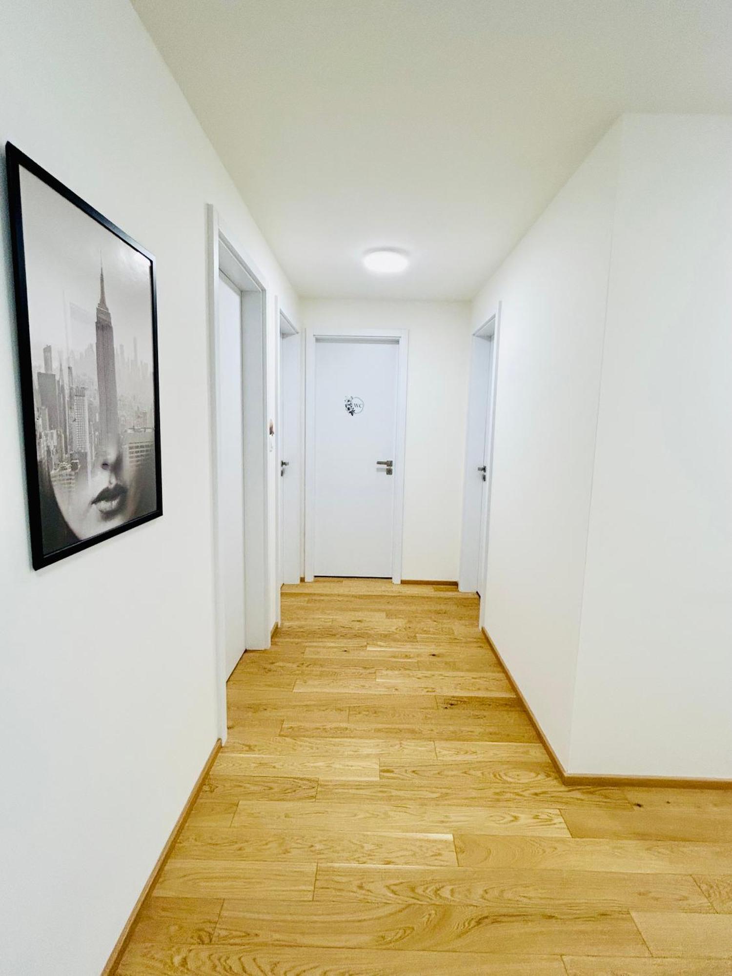 New Luxury At Andel Metro Station Appartement