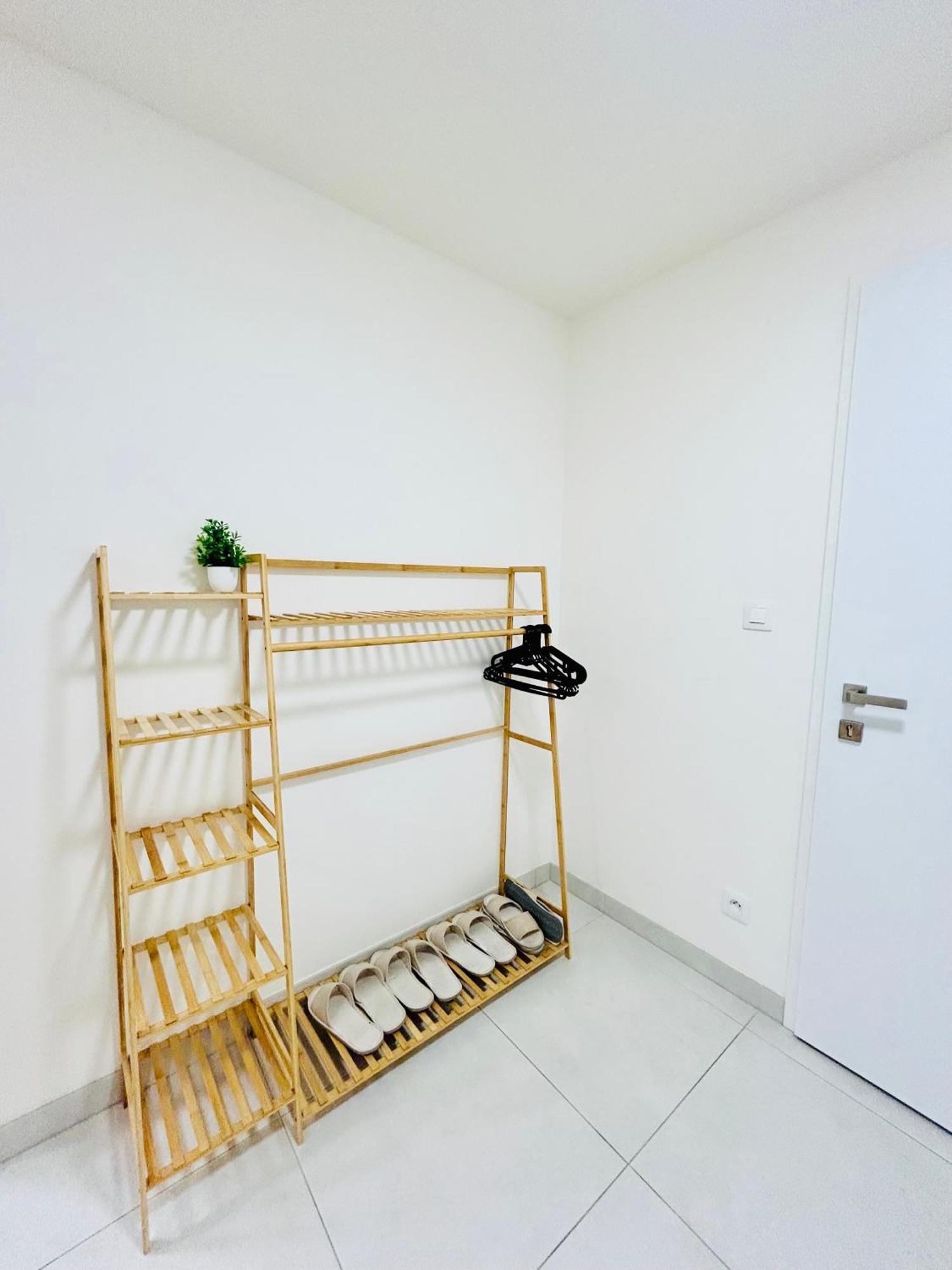 New Luxury At Andel Metro Station Appartement