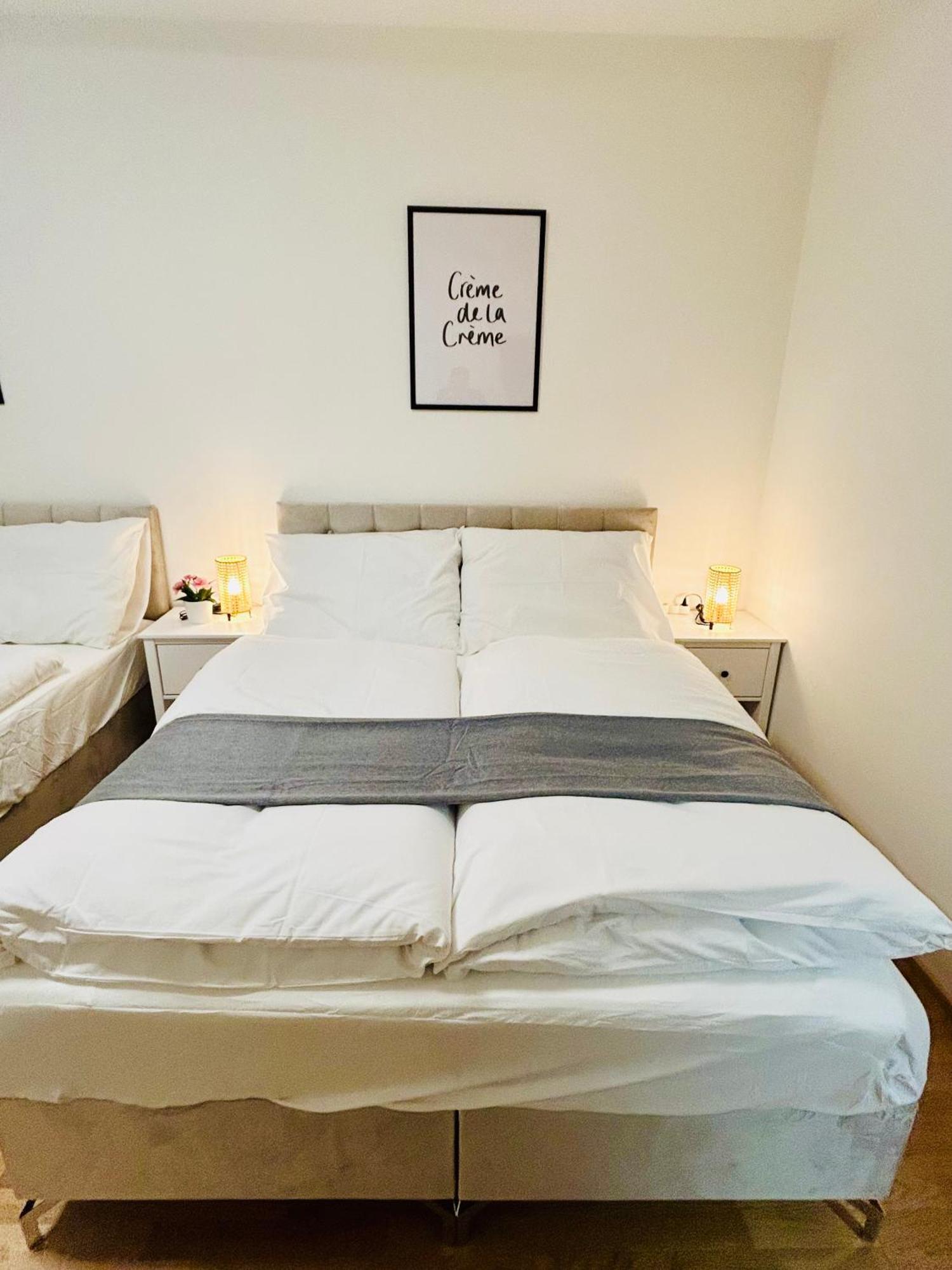 New Luxury At Andel Metro Station Appartement *