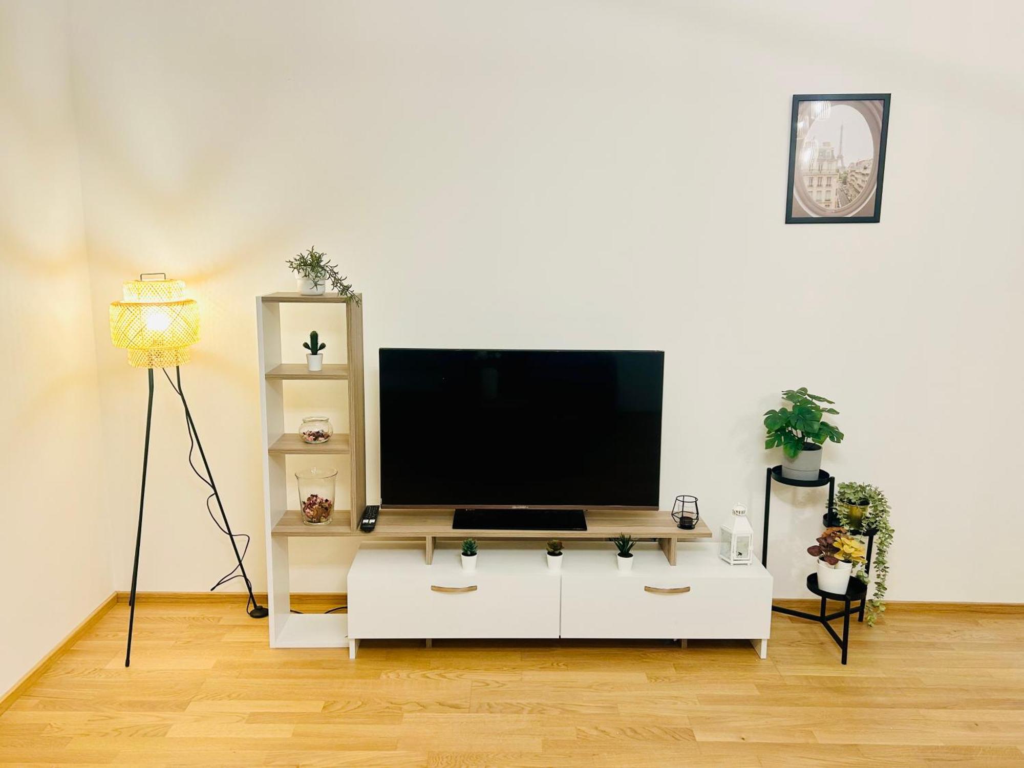 New Luxury At Andel Metro Station Appartement